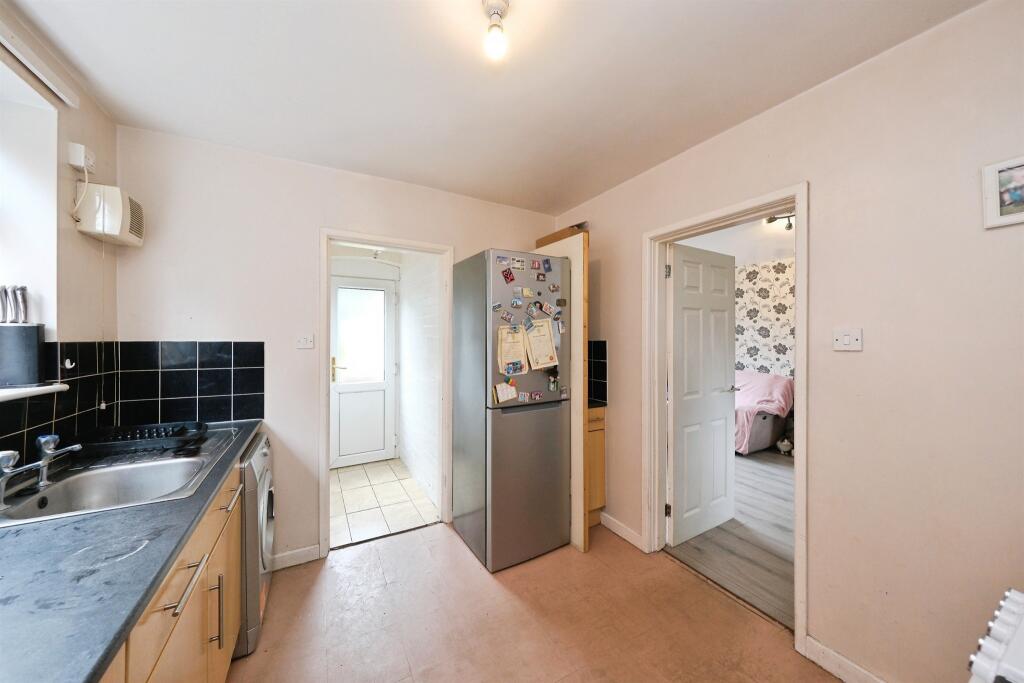 House in Chesterfield, Derbyshire - View 5
