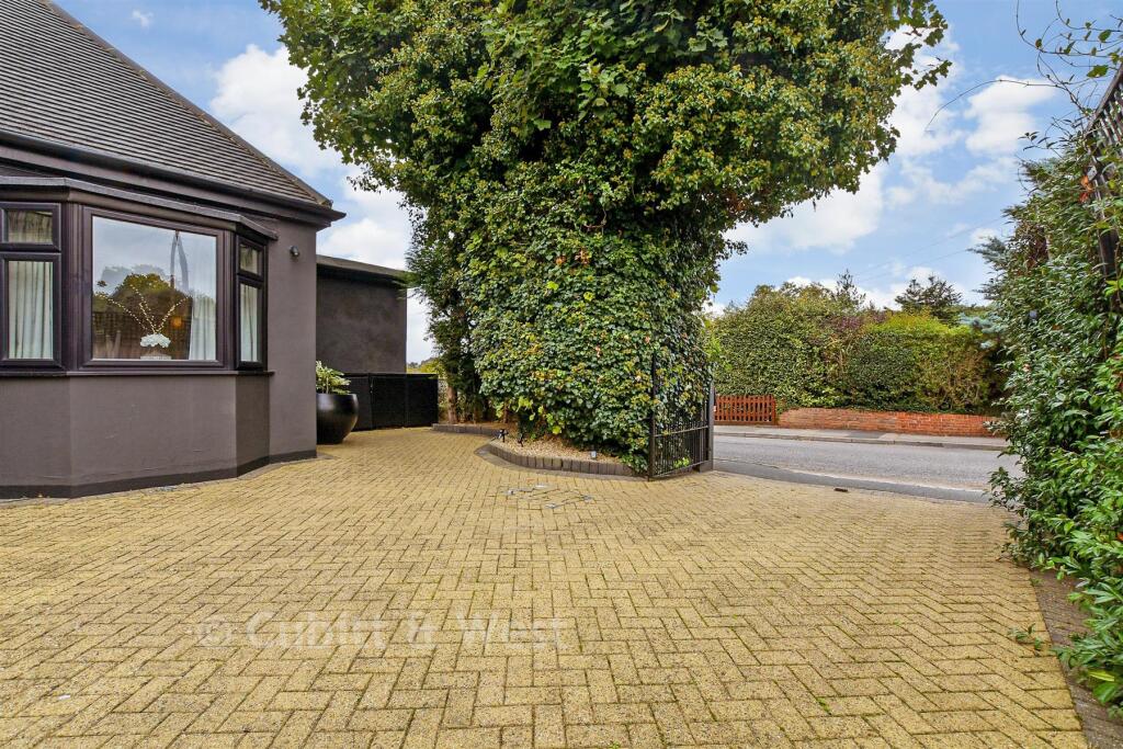 House in Croydon - View 4