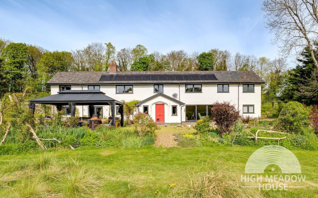 House in Cerney, Brymbo