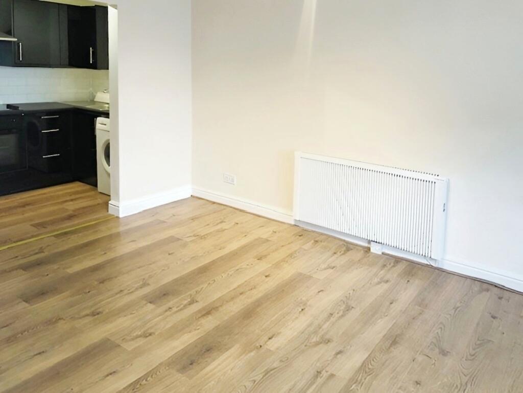 Apartment in Salford, Patricroft - View 3