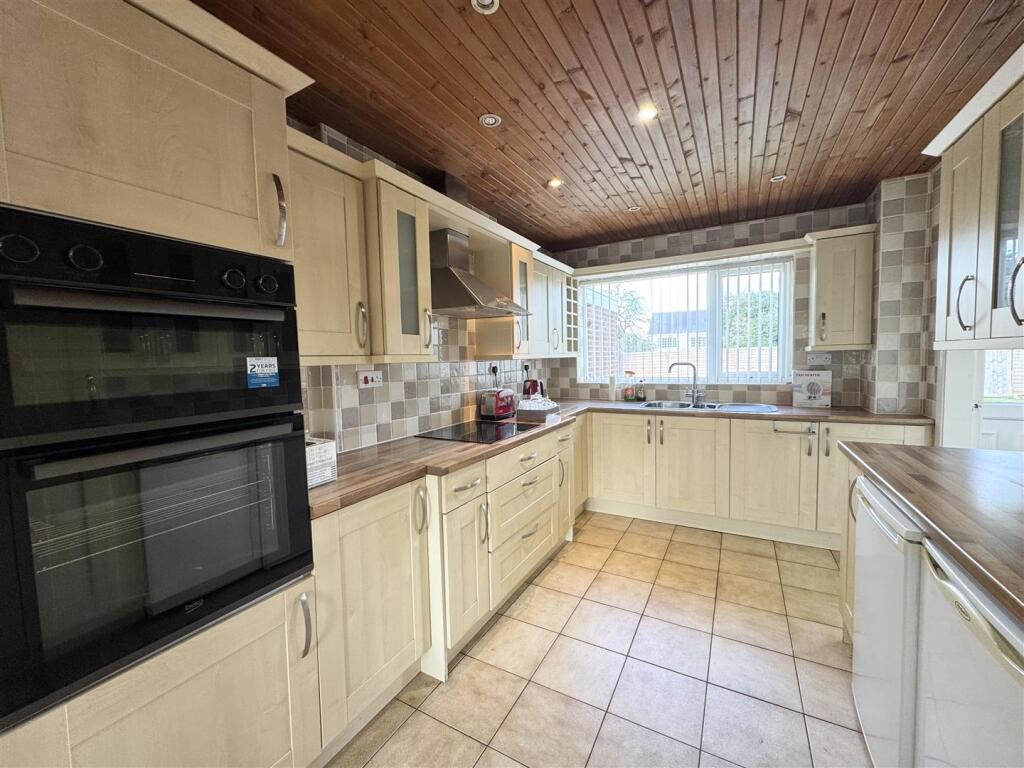 Radcliffe Drive, Halesowen photo 2