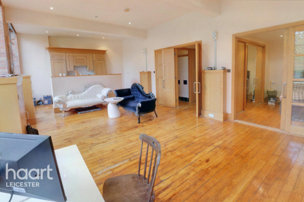 1-bed flat on Wellington Street, Leicester, £170,000