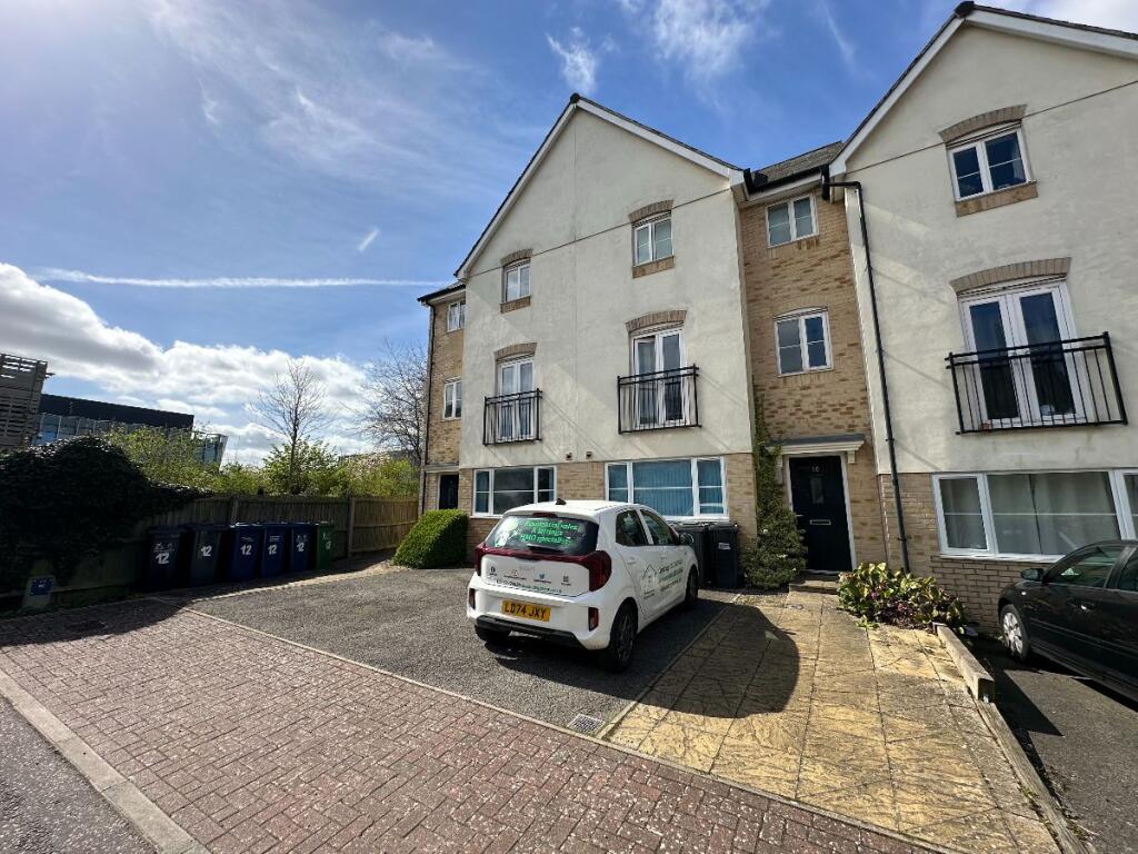 House in Cambridge, Cherry Hinton - More