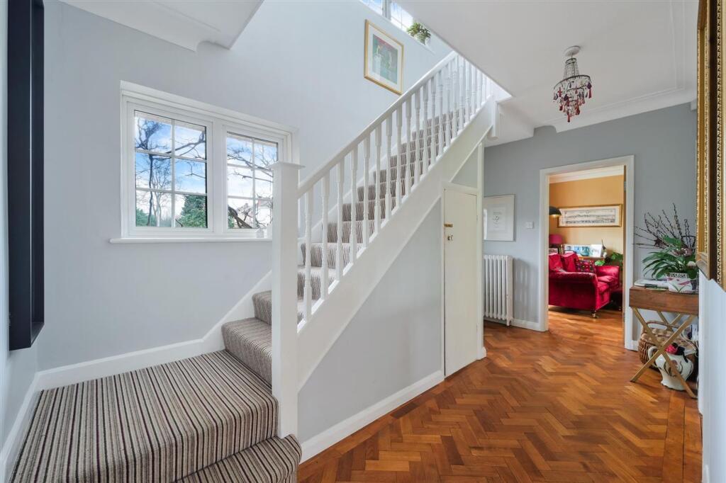 House in Kingston upon Thames - More