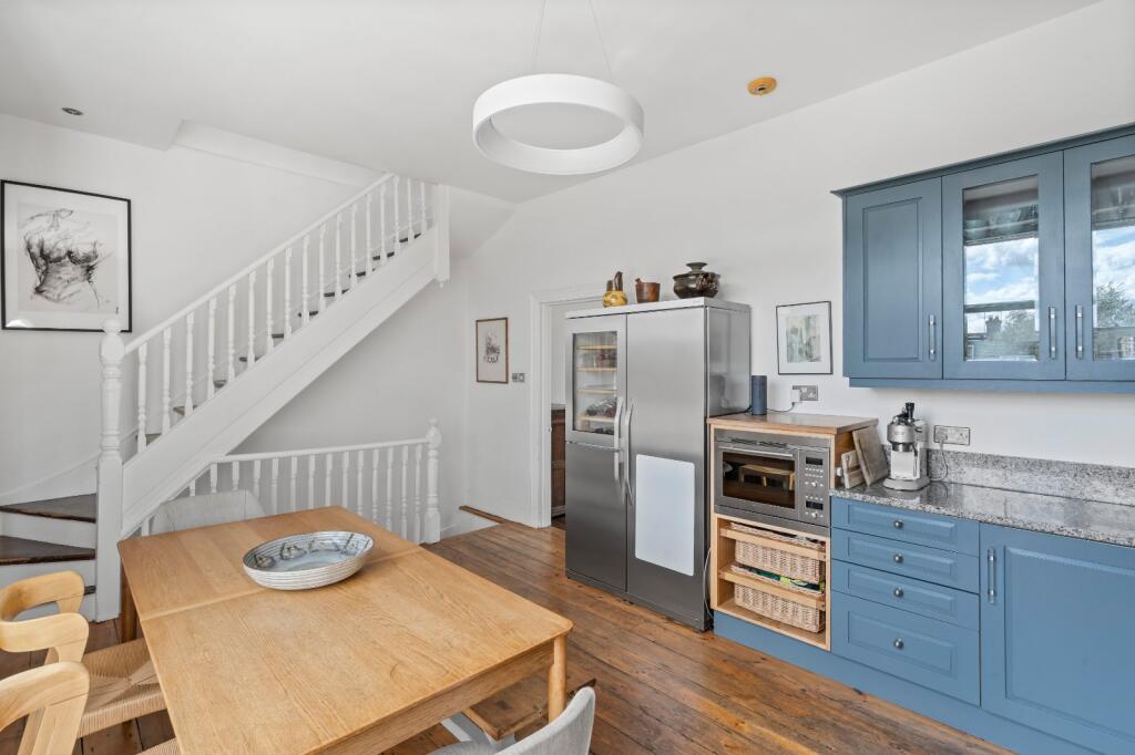 Apartment in London, Mortlake - More