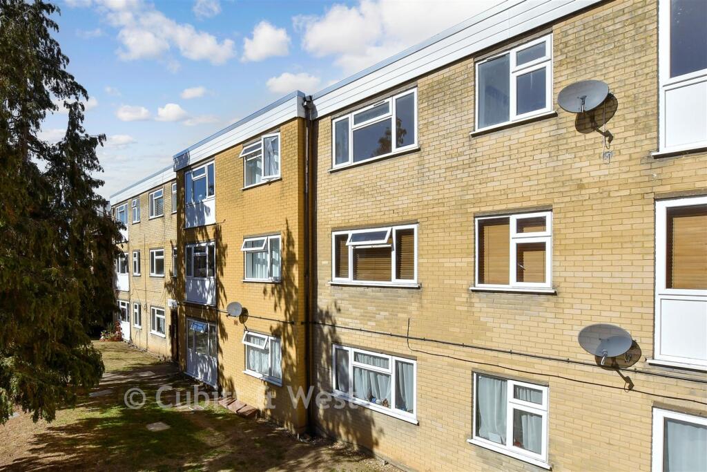 Apartment in Sutton