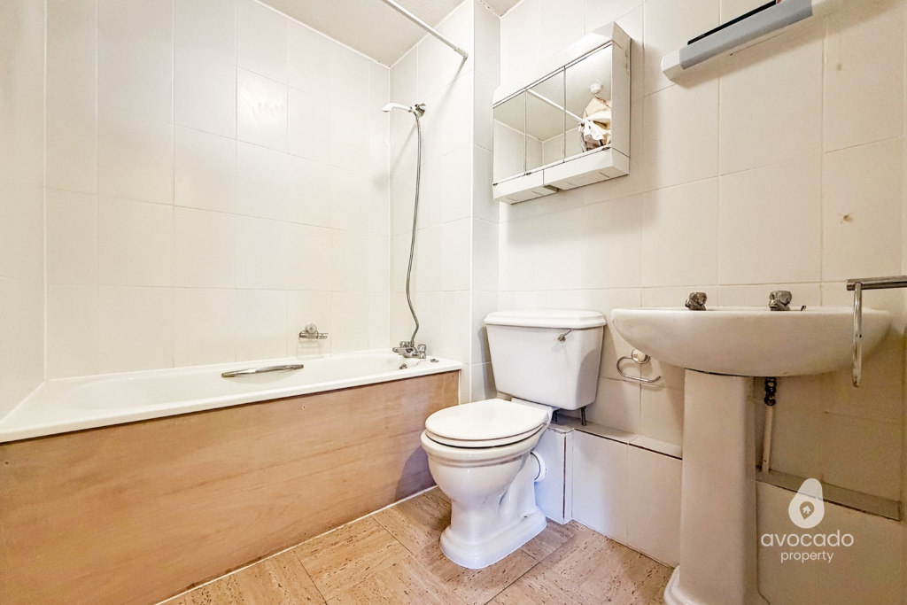 Apartment in Reading - View 5