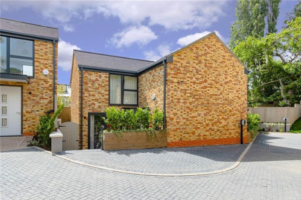 Main image of property: Kensington Place, London