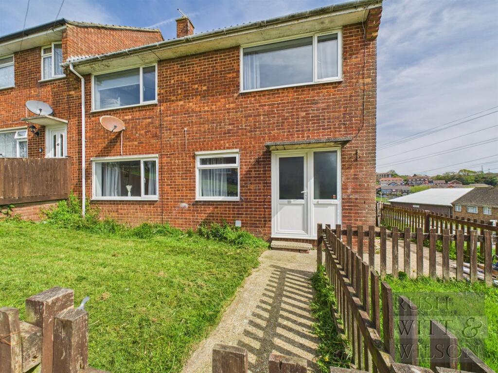 4-bed terraced on Malvern Way, Hastings, £240,000