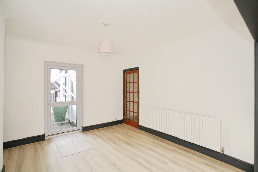 House in Rugby, Warwickshire - View 5