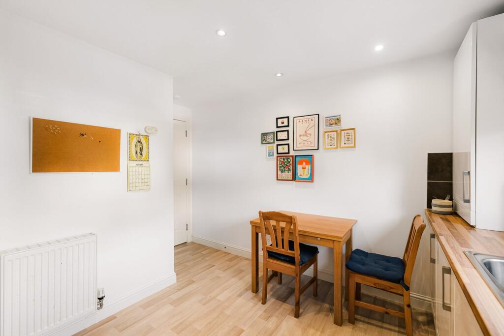 Apartment in Glasgow, Scotstounhill, Scotstoun - More