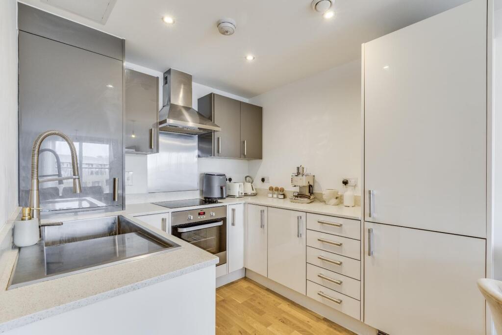 Smeaton Court, Hertford photo 4