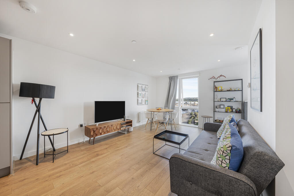1-bed flat on Bessemer Place, Greenwich Peninsula, SE10, £385,000