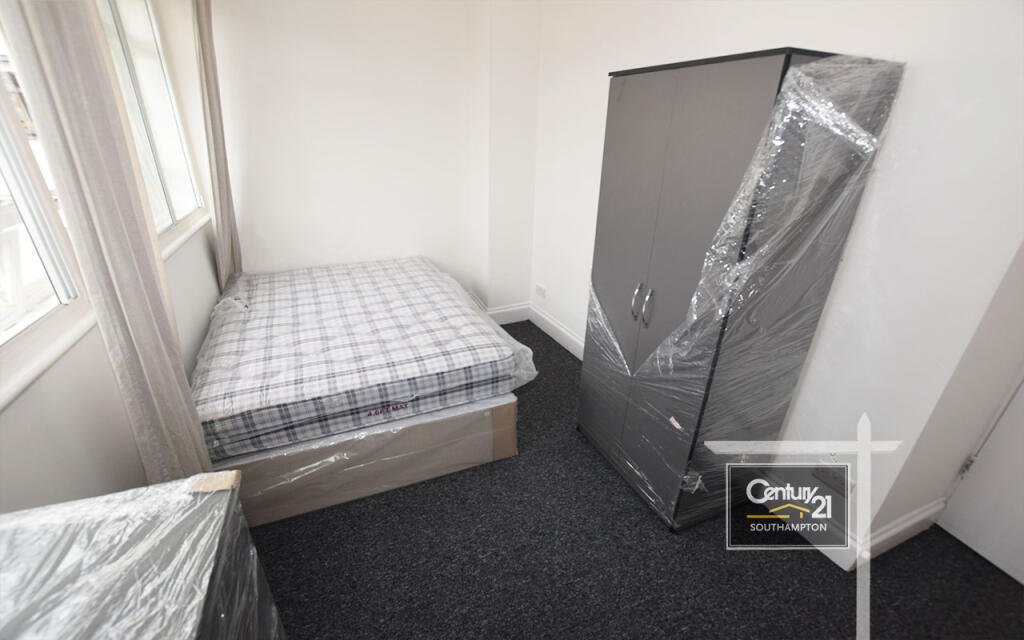 Apartment in Southampton - View 5