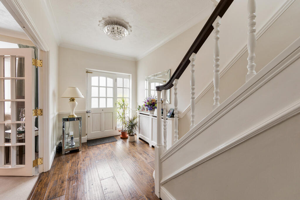 House in Ilford, Barkingside - View 4