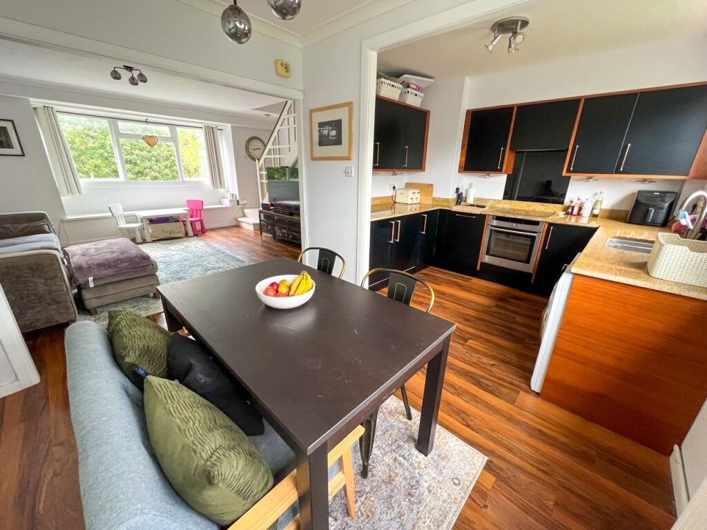 Apartment in Kingston upon Thames - More