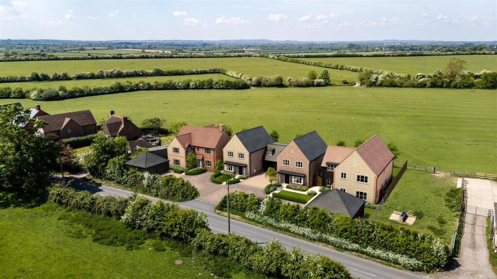 Long Crendon, Buckinghamshire photo 4