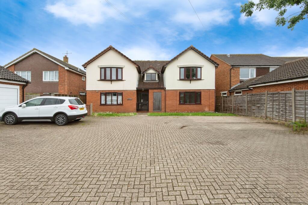 2-bed flat on Old Hale Way, Hitchin, Hertfordshire, SG5, £230,000