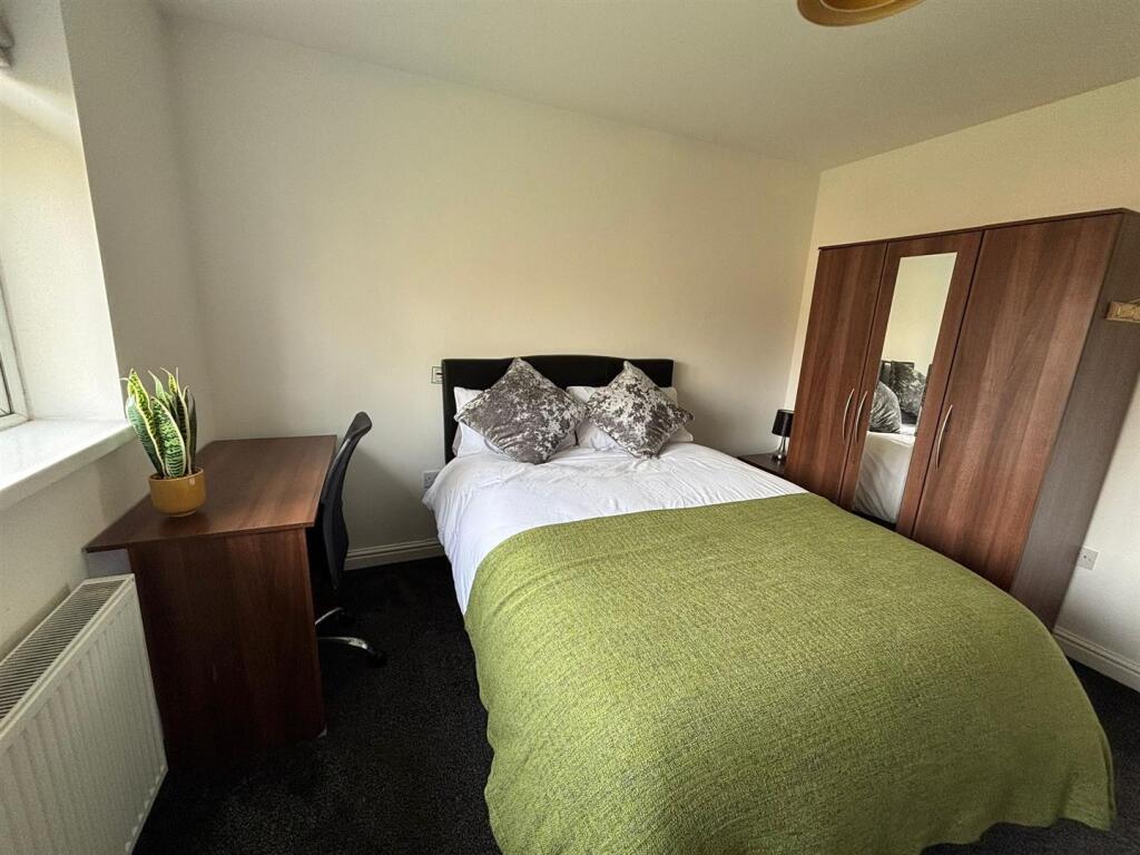 Farm Close, Solihull