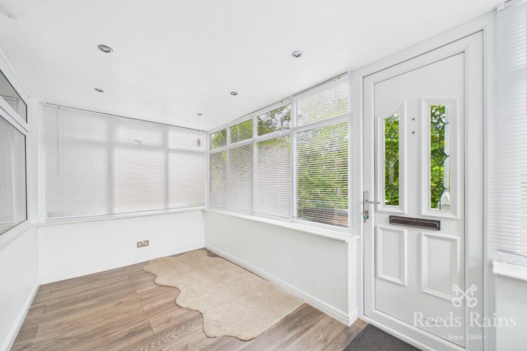 Silverton Close, Hyde, Greater Manchester, SK14 photo 4