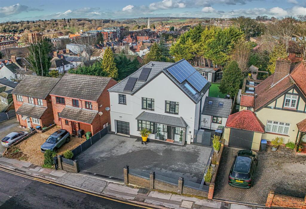 Main image of property: Hillfield Road, Hemel Hempstead, HP2