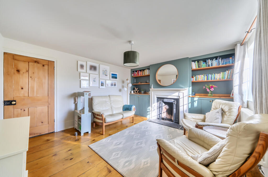 House in Waverley, Bargate Wood, Godalming - More