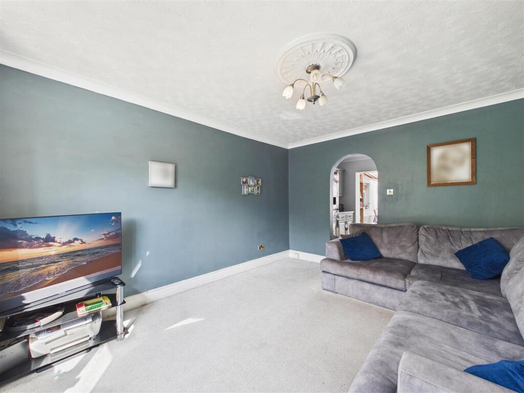 House in North East Derbyshire, Dronfield - View 4