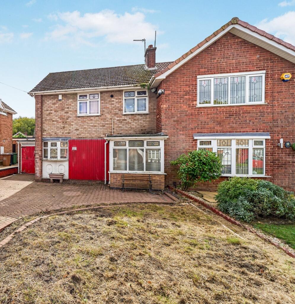 3-bed semi-detached on Woodside Way, Willenhall, West Midlands, £240,000