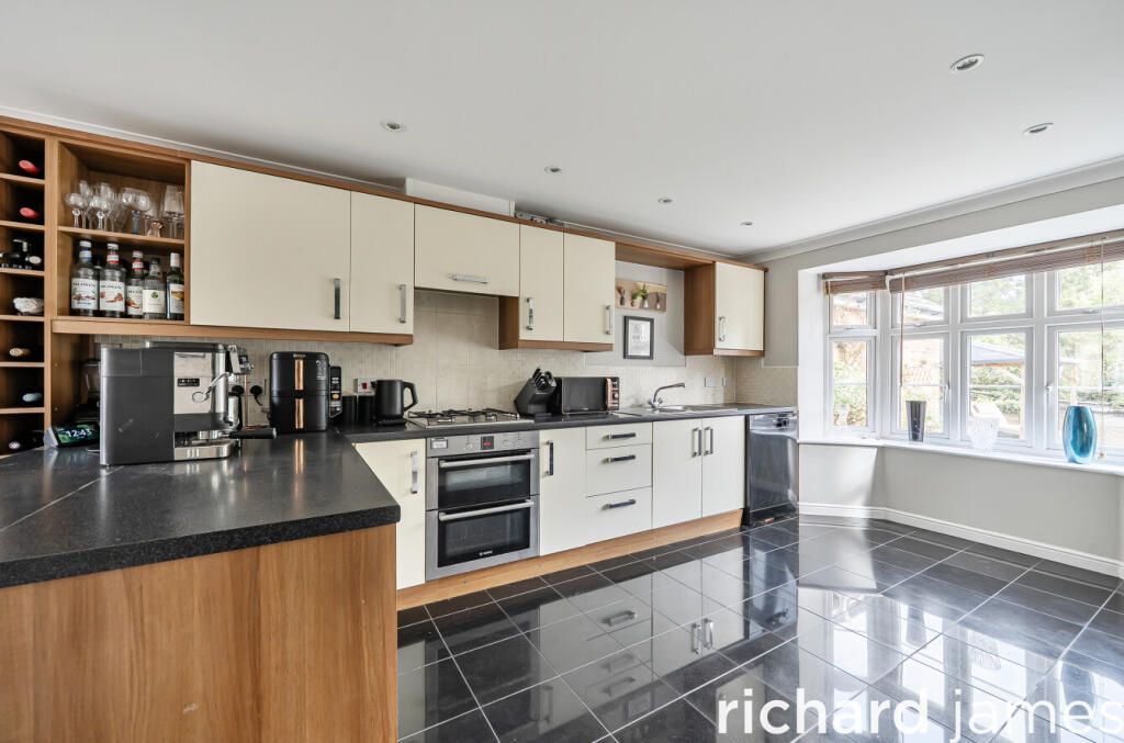 House in Swindon, Haydon Wick - View 5