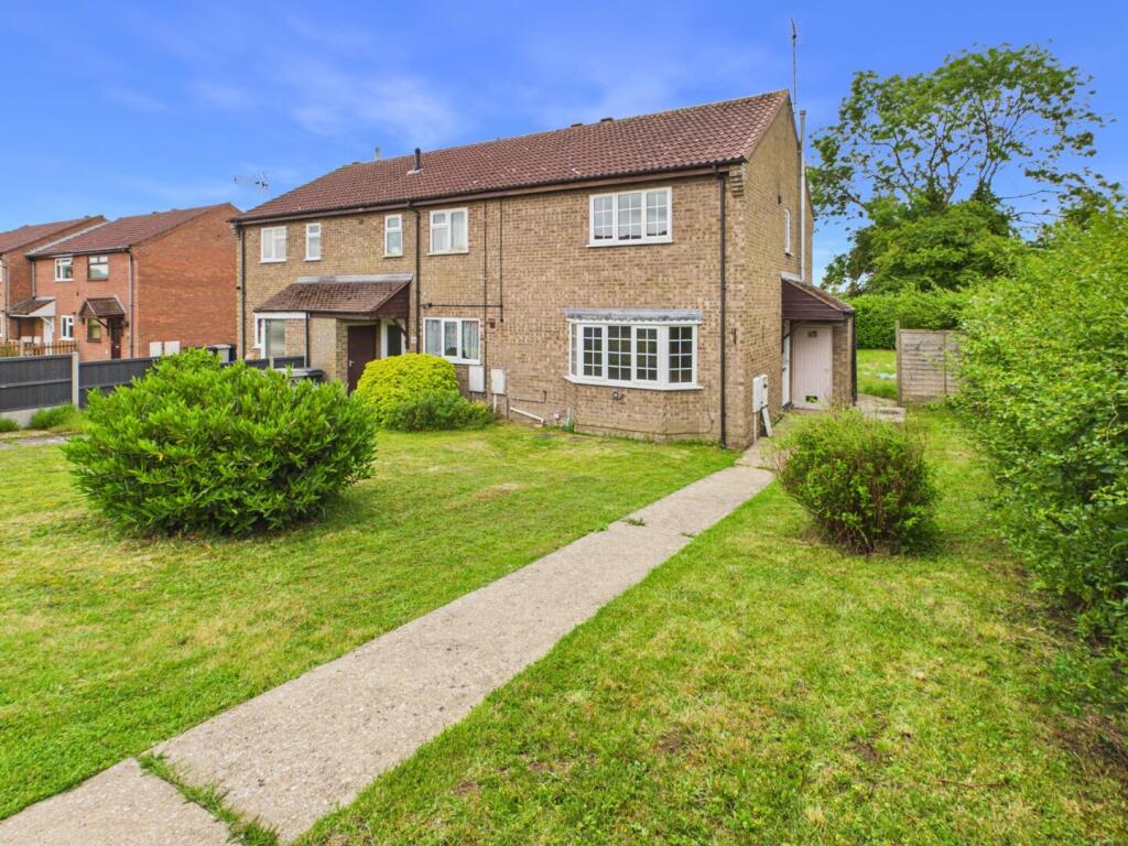 3-bed terraced on 26 Holly Close, Horncastle, £182,500