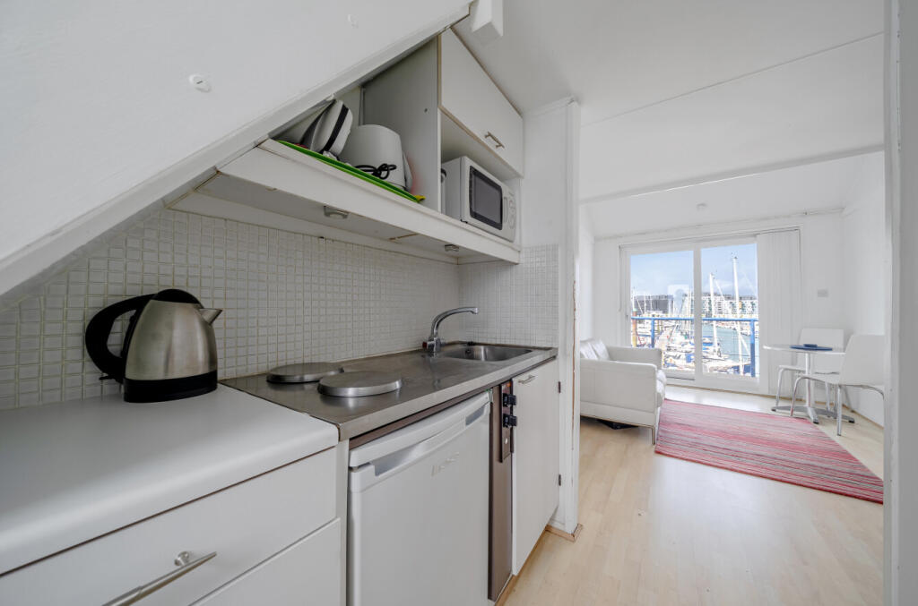 Apartment in Brighton - View 3