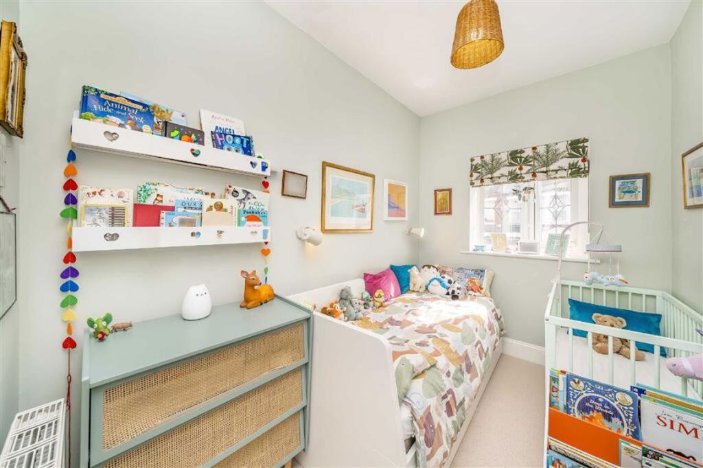 Apartment in London, Blenheim Gardens Estate, Streatham Hill - View 5