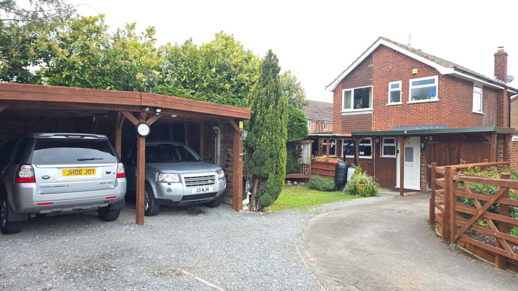 3-bed detached on Northfield Road, Thatcham, RG18 3EX, £435,000
