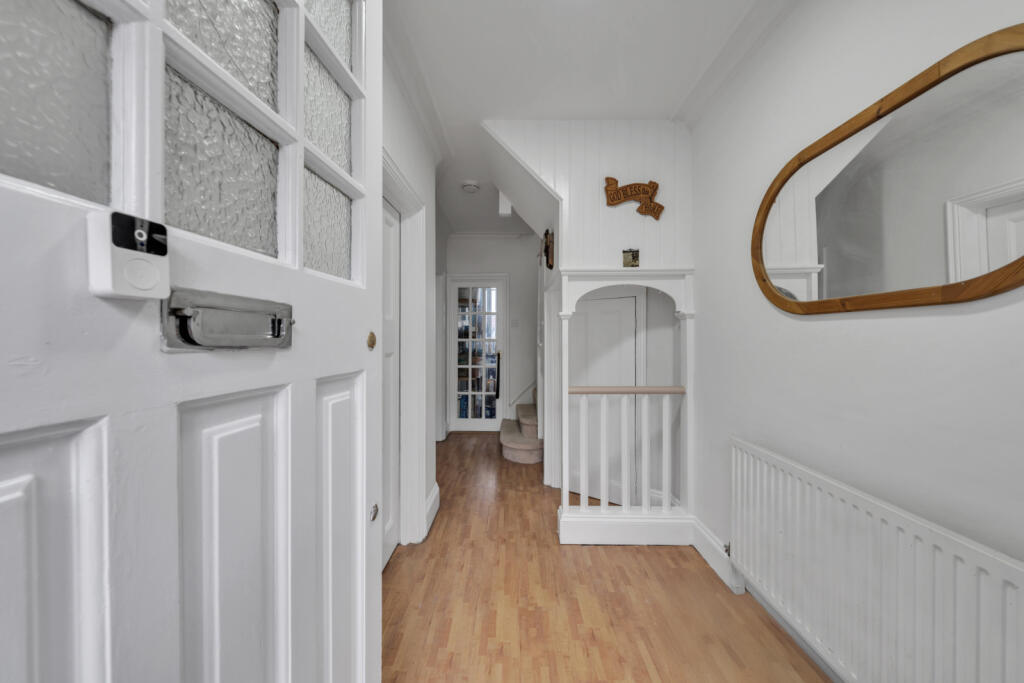 Sandringham Road, London, NW11 photo 3