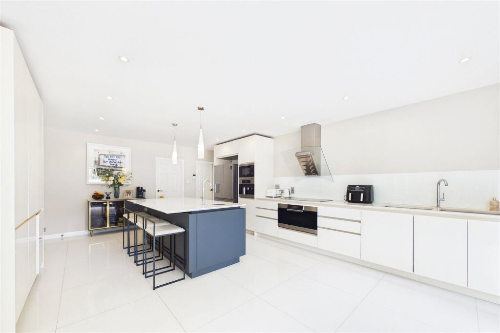 House in Surrey Heath, Surrey - View 4