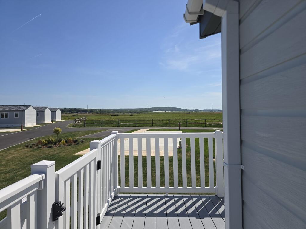 Willerby Lamberhurst, Alberta Holiday Park, Faversham Road, Whitstable, Kent, CT5 4BJ photo 5