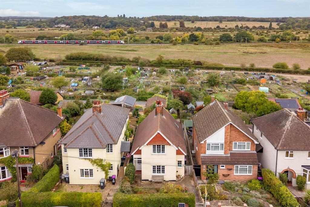 House in Hertford, Pinehurst - View 3