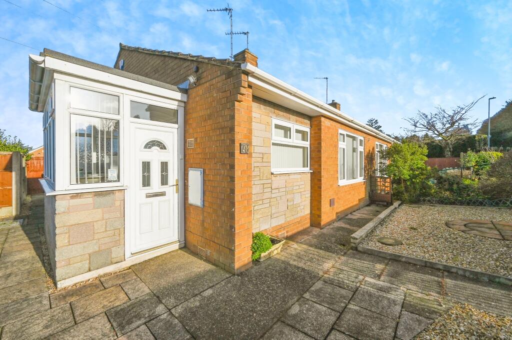 2-bed semi-detached on Greenacres, Nottingham, NG17, £170,000