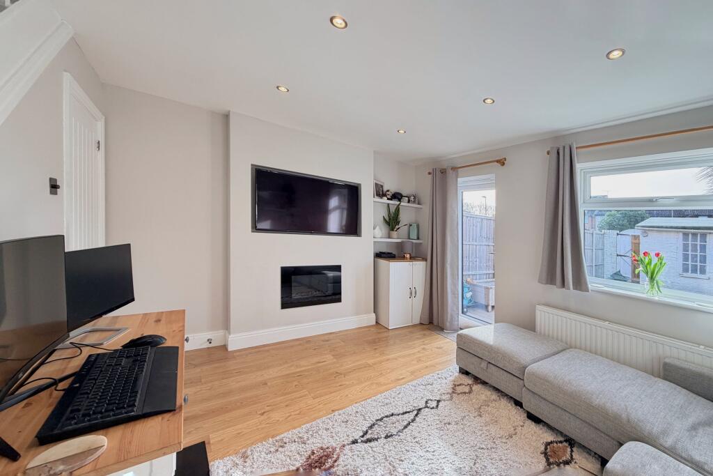 Celandine Court, Yateley photo 2