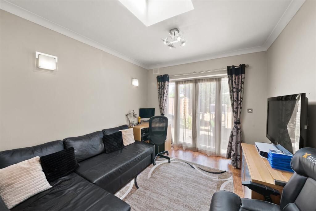House in Southall - View 4