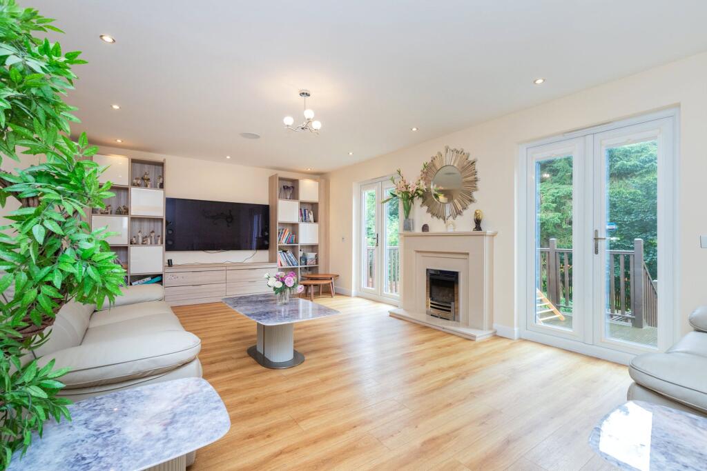 House in Newton Mearns, Towerwood, Patterton - More