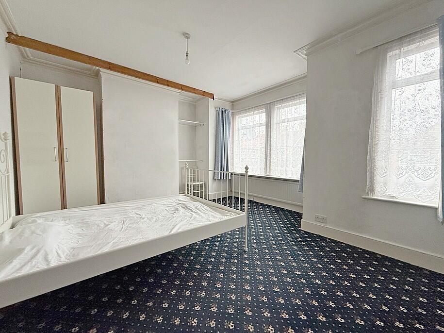 Cromwell Road , Hounslow, TW3 photo 5