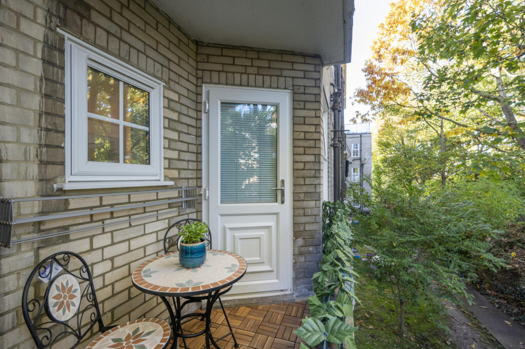 Apartment in Kingston upon Thames - More