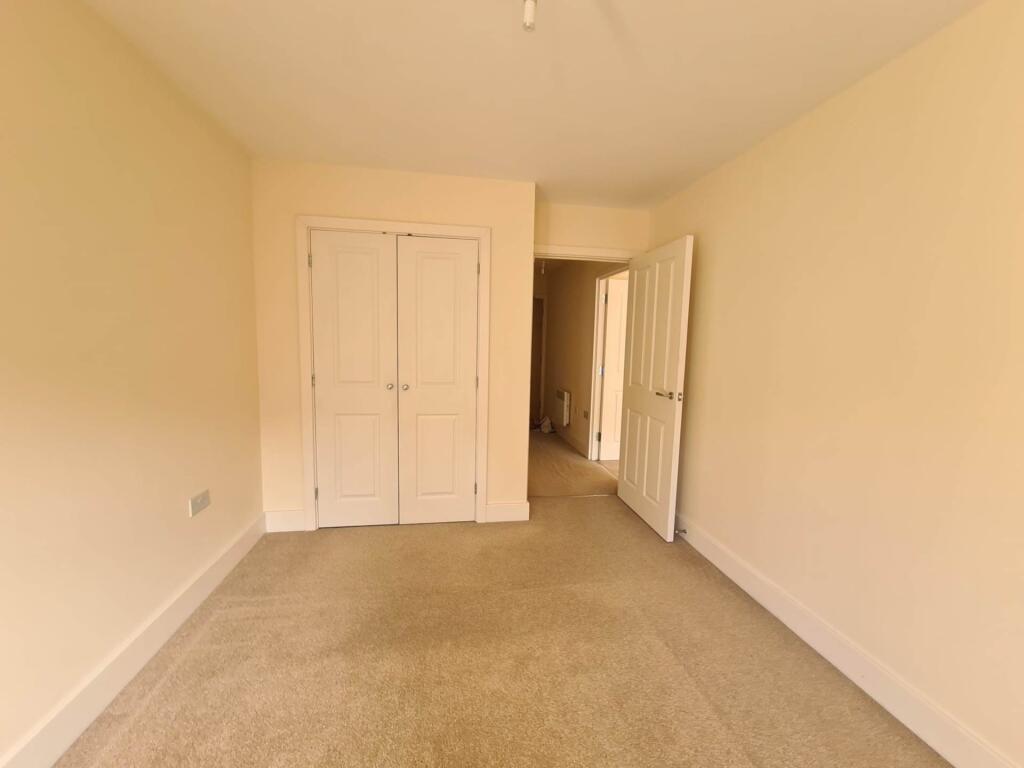 Apartment in Aylesbury, Buckinghamshire - View 4