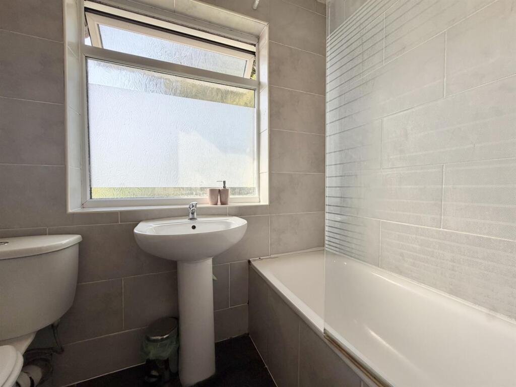 Apartment in Enfield - More