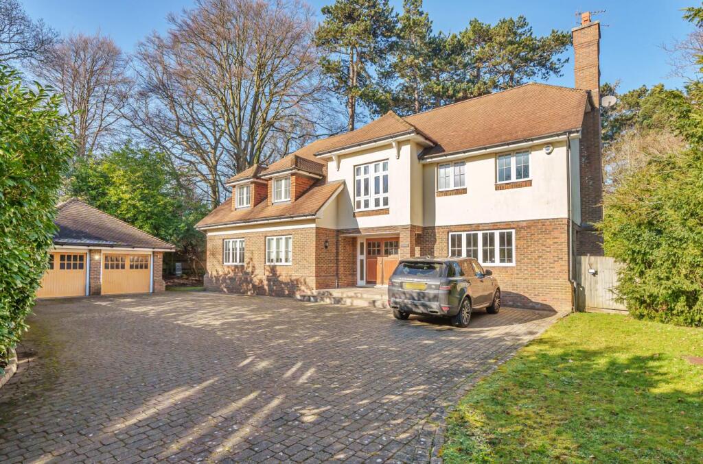 Main image of property: The Warren, Kingswood