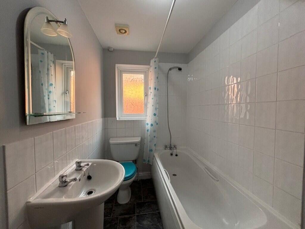 Apartment in Sandwell, West Midlands - View 5