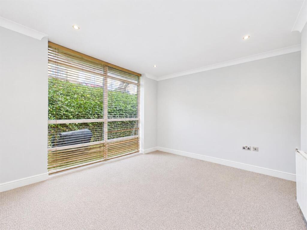 Apartment in Leeds - More