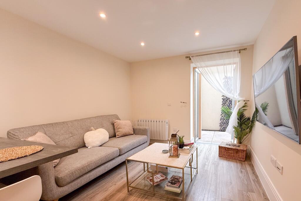 Apartment in Maidenhead, North Town - View 4