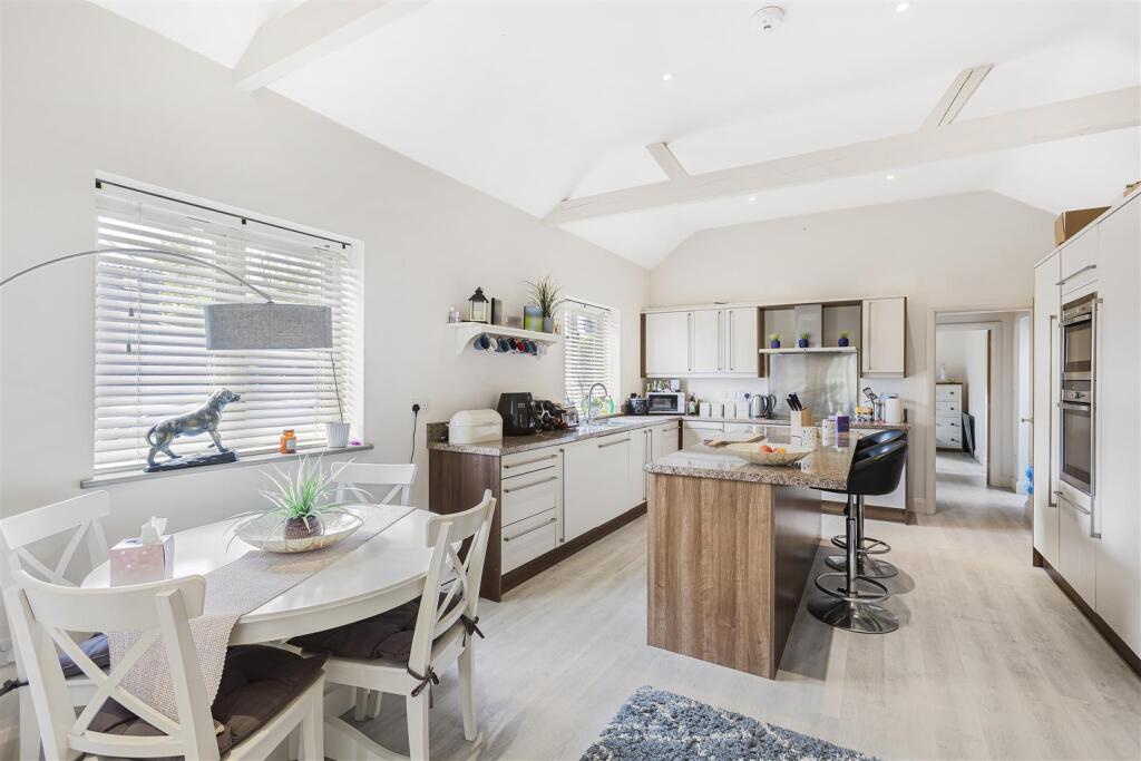 Detached Barn Style Home - Little Berkhamsted photo 3